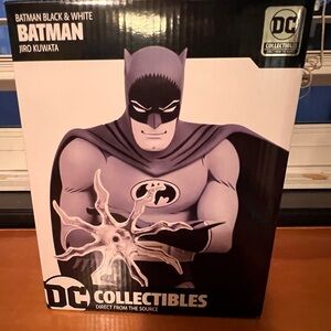 DC Collectibles Batman Black & White: Batman Statue by Jiro Kuwata